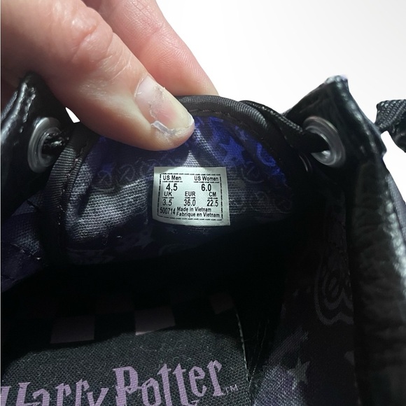 Vans Harry Potter, deathly hallows limited release women’s size 6 - Picture 9 of 9